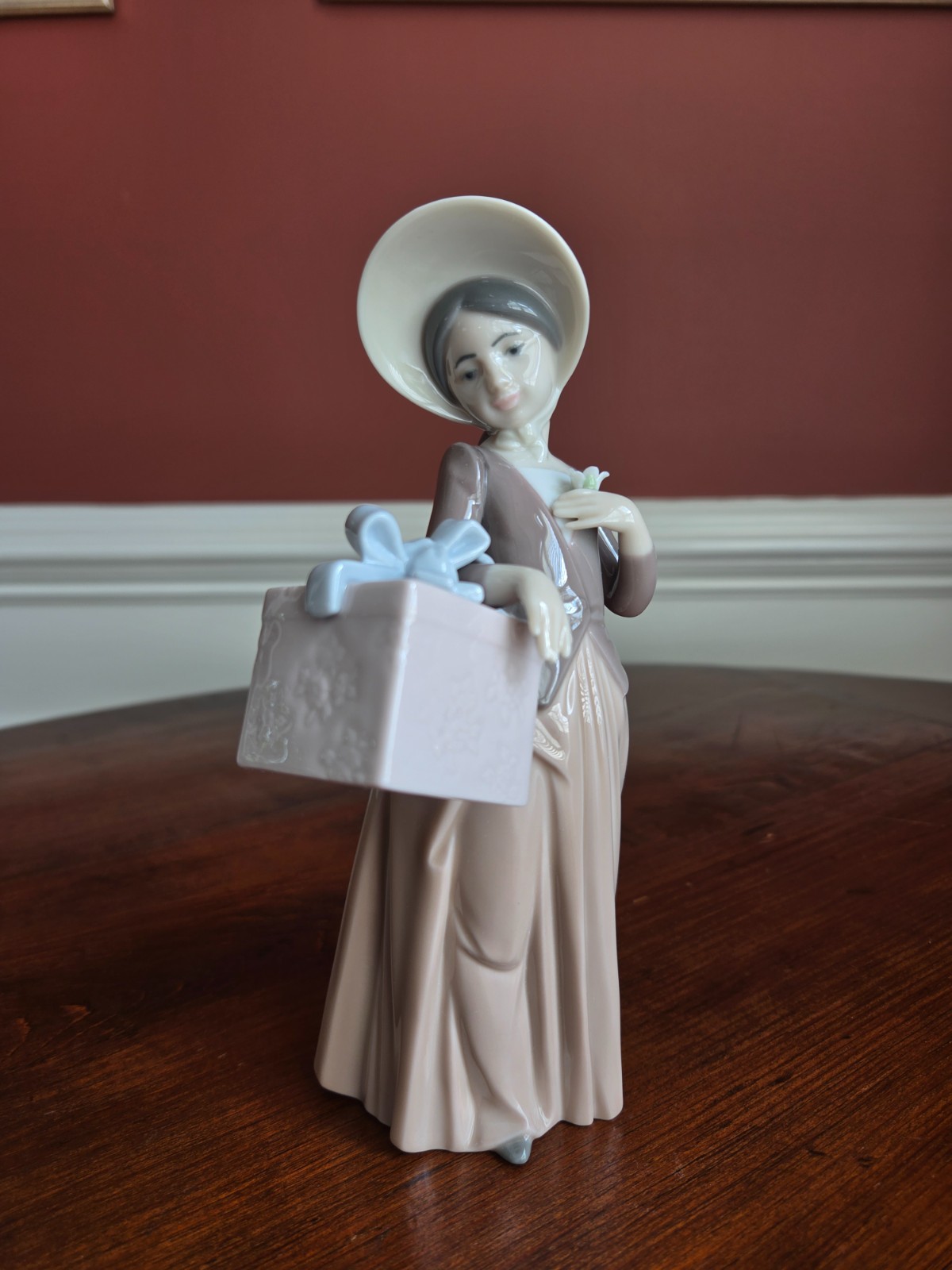Lladro 6488 Gone Shopping  - Mint Condition - Original Box - Never Displayed