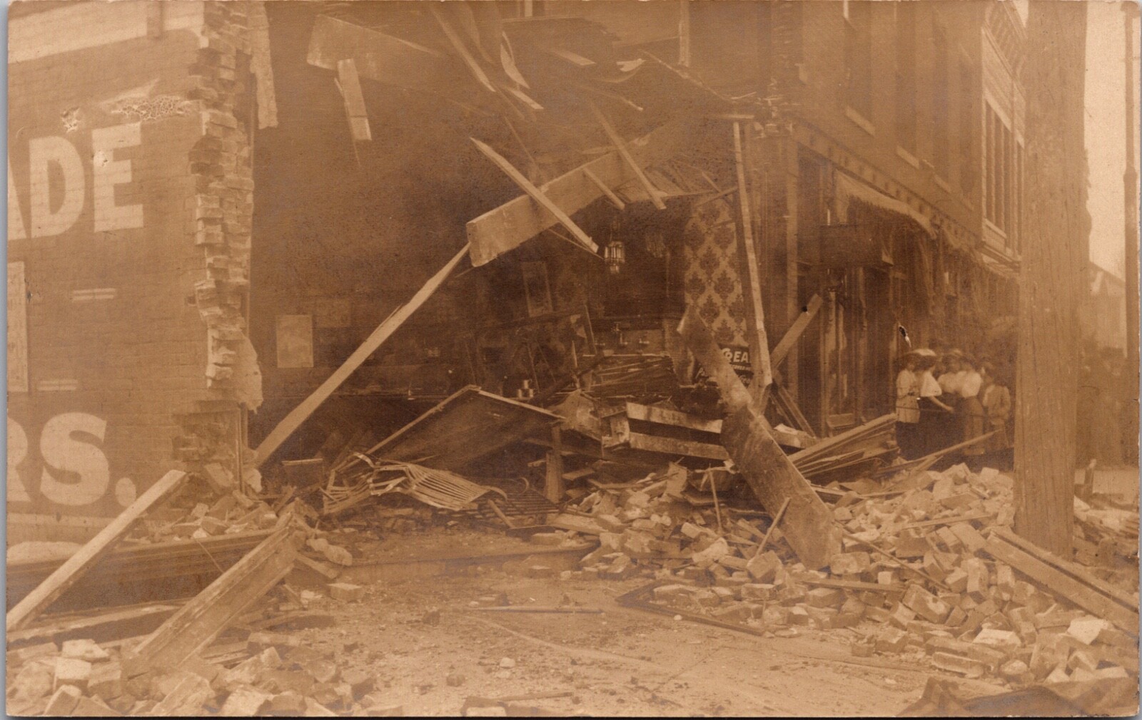 1907 Street Car Wrecked Crashed Into Building 8th & Walnut Evansville Indiana 1907 Street Car Wrecked Crashed Into Building 8th & Walnut Evansville Indiana