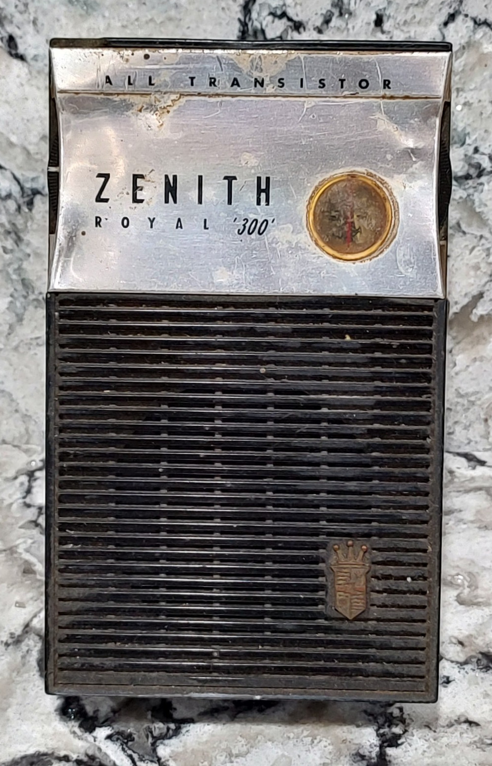 ZENITH ROYAL 300 TRANSISTOR RADIO - TESTED and WORKS from the 1950\'s??