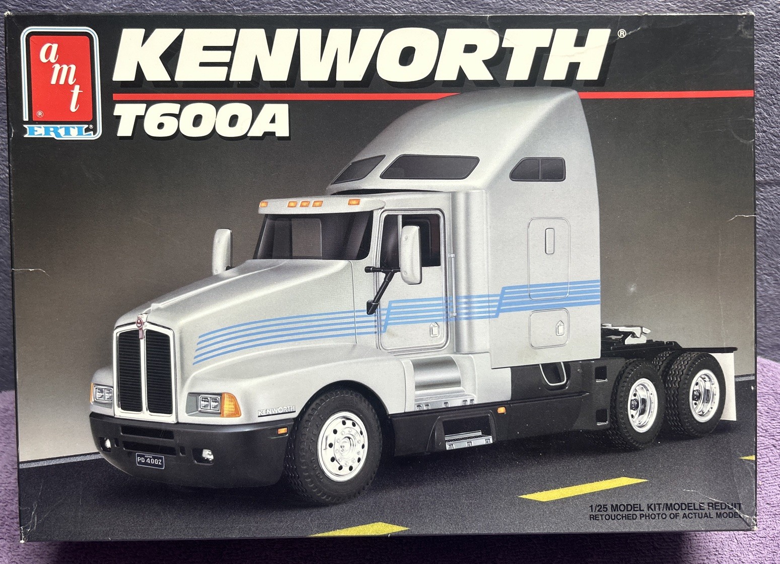 AMT/ERTL Kenworth T600A 1990 Model Truck Kit 1/26 Scale #6976 Open Box Complete