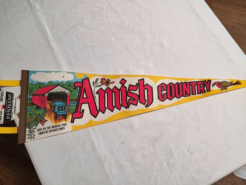 VINTAGE AMISH COUNTRY COVERED BRIDGE SOUVENIR PENNANT APPROX. 25