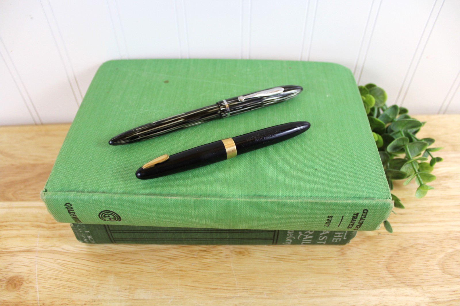 Vintage (2) Sheaffer Fountain Pens | Black 1000 Lifetime 14K | Pearl Striated