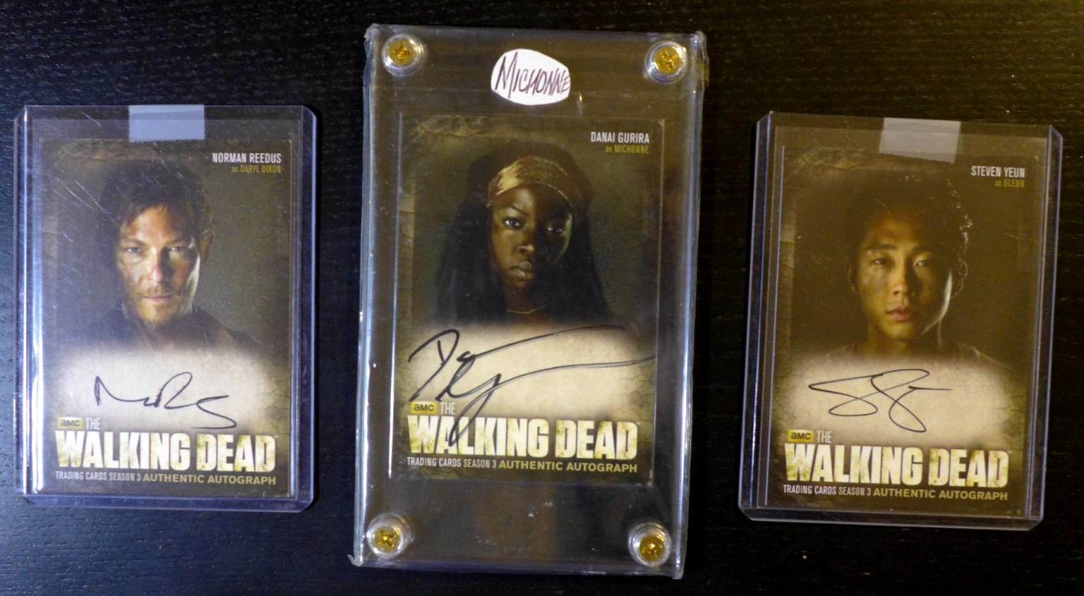 WALKING DEAD SEASON 3 GURIRA/MICHONNE REEDUS/DARYL AND YEUN/GLENN AUTOGRAPH CARD