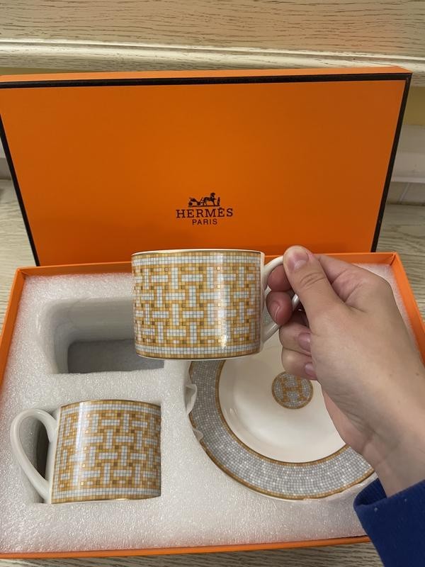 Hermes Mosaique au 24 Platinum Gold Coffee Tea Cup Saucer Porcelain Set for Two Hermes Mosaique au 24 Platinum Gold Coffee Tea Cup Saucer Porcelain Set for Two