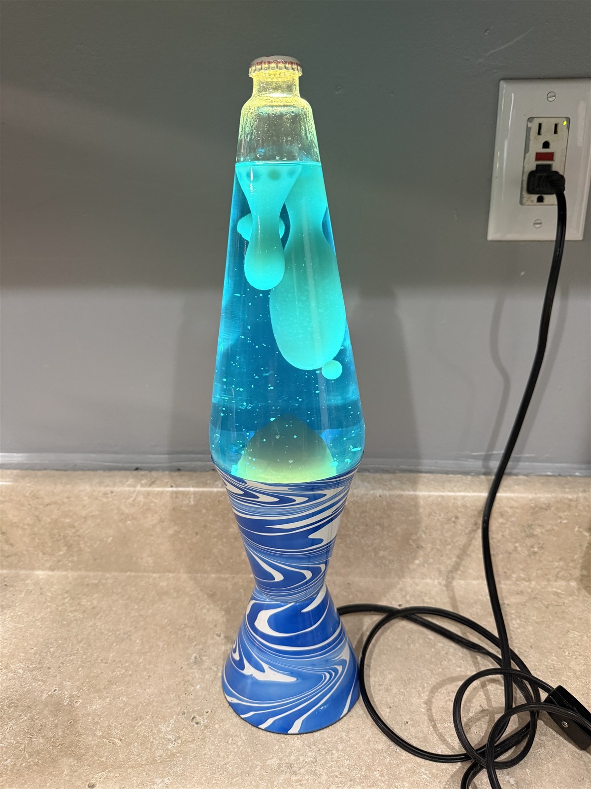 VINTAGE 1999 LAVA LITE BLUE SWIRL PSYCHEDELIC LAMP VINTAGE 1999 LAVA LITE BLUE SWIRL PSYCHEDELIC LAMP