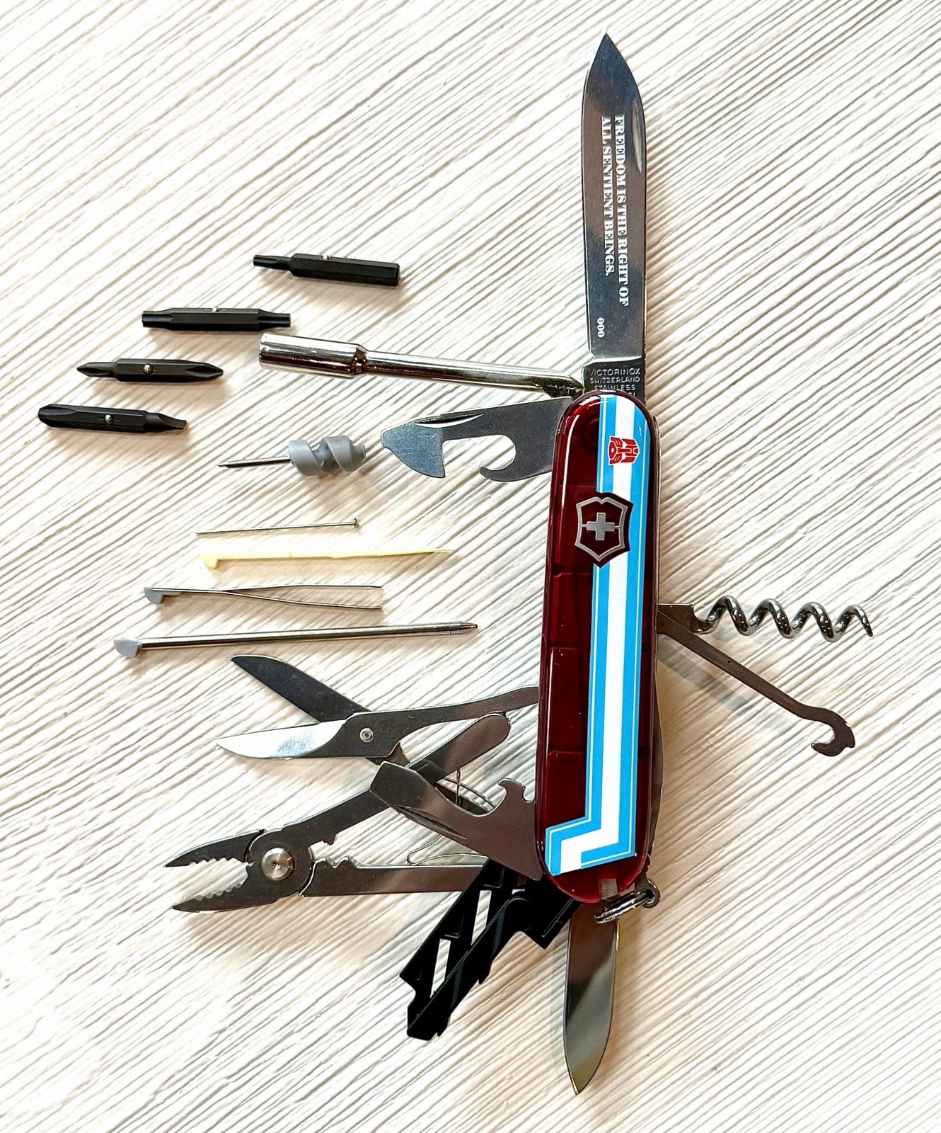 RARE 2005 Transformers Optimus Prime Convoy Victorinox CyberTool Takara 000 RARE 2005 Transformers Optimus Prime Convoy Victorinox CyberTool Takara 000
