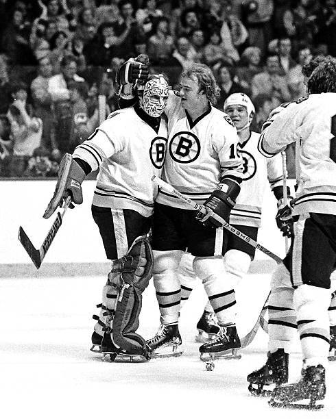 Gerry Cheevers Rick Middleton Of The Boston Bruins 1970s ICE HOCKEY OLD PHOTO Gerry Cheevers Rick Middleton Of The Boston Bruins 1970s ICE HOCKEY OLD PHOTO