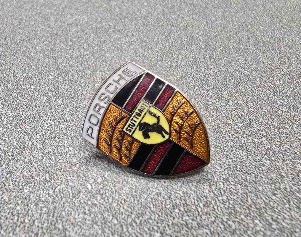 VERY NICE USED VINTAGE PORSCHE CREST HAT PIN TIE TAC LAPEL PIN 26X18mm