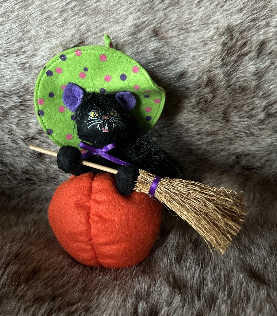 Annalee 2011 Halloween Cat Witch on Pumpkin Felt Fabric Figurine w/ Broom 10\ Annalee 2011 Halloween Cat Witch on Pumpkin Felt Fabric Figurine w/ Broom 10\