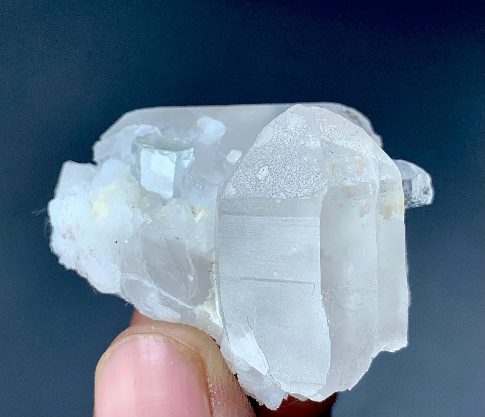 251Cts Top Quality Aquamarine Crystal With QuartzFrom Skardu Pakistan.Rare Color 251Cts Top Quality Aquamarine Crystal With QuartzFrom Skardu Pakistan.Rare Color