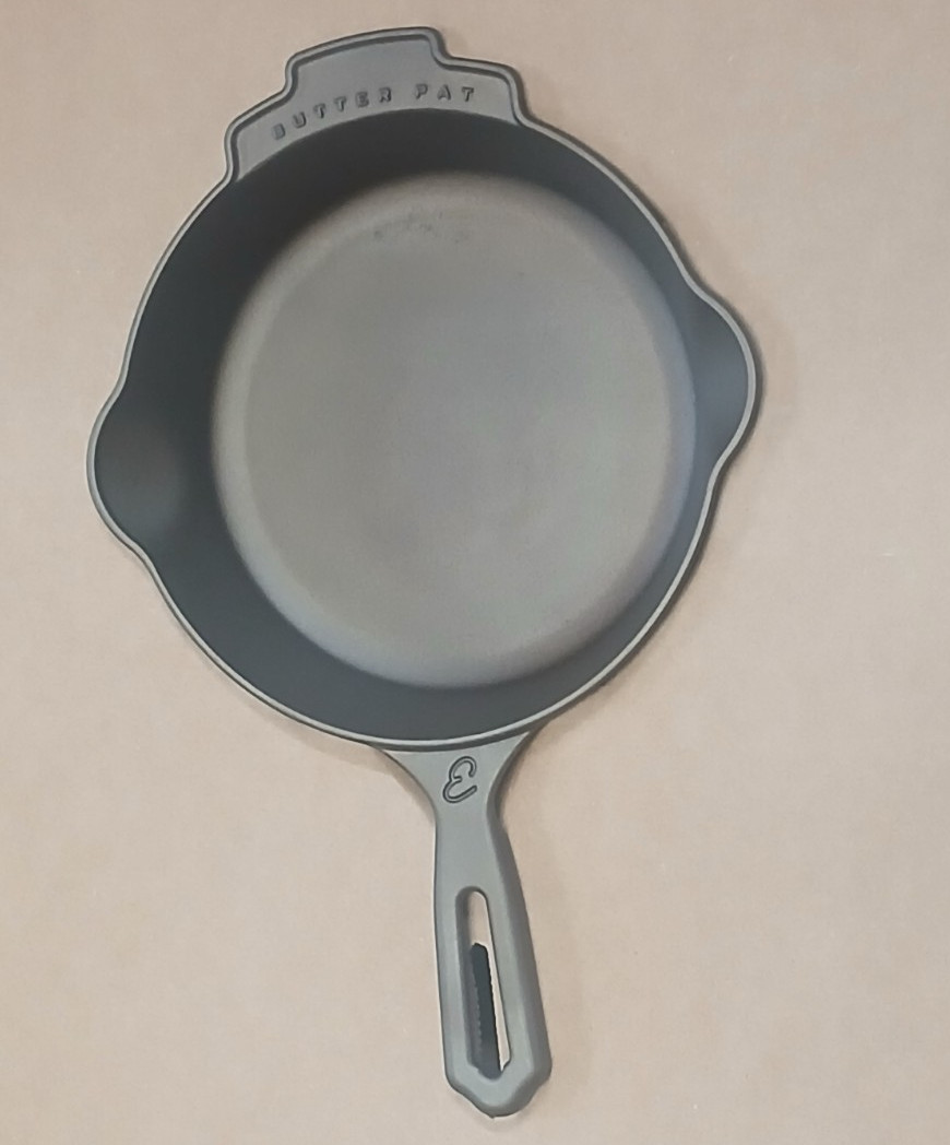 Rare Unique Original Discontinued New Never Used BUTTER PAT 8 in Skillet 'ESTEE'