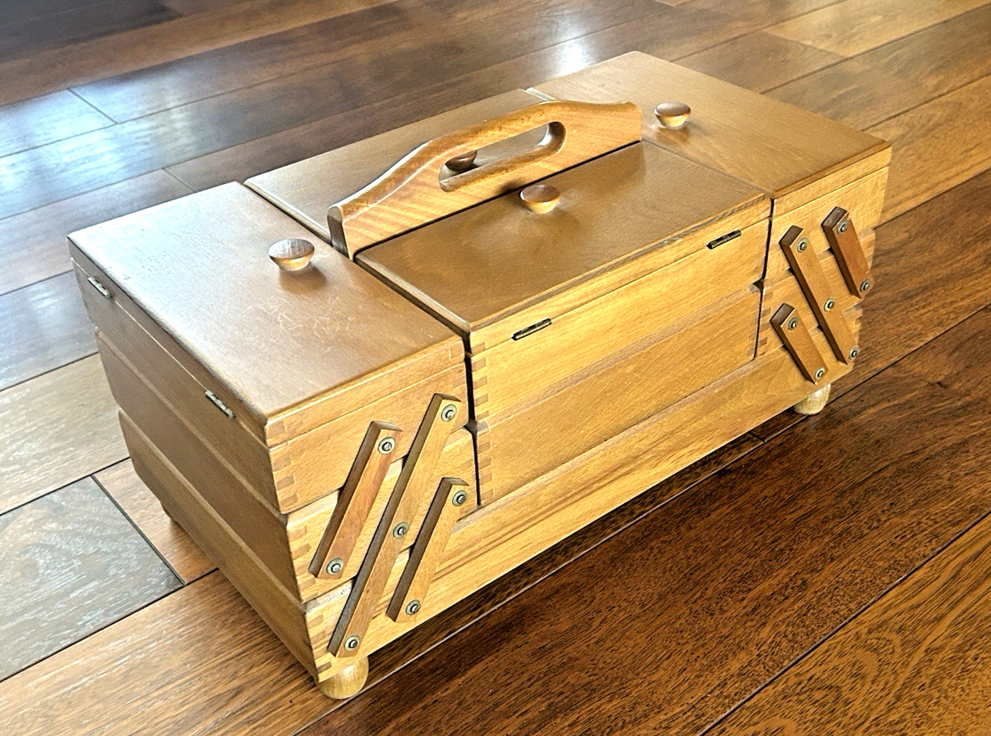Vintage 3-Tier Accordion Wooden Sewing Craft Jewelry Box - Romania 17 Vintage 3-Tier Accordion Wooden Sewing Craft Jewelry Box - Romania 17