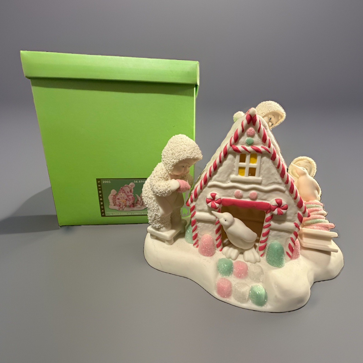 VTG Retired Dept 56 Snowbabies 2005 A GINGERBREAD CHRISTMAS Lighted Works BOX VTG Retired Dept 56 Snowbabies 2005 A GINGERBREAD CHRISTMAS Lighted Works BOX