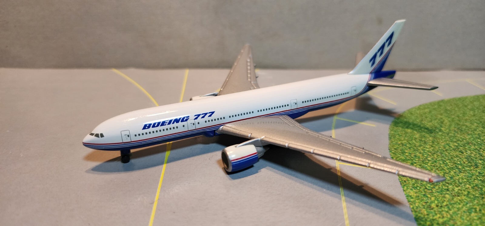 HERPA WINGS (506311) BOEING HOUSE DEMO (OC) 777-200 1:500 SCALE DIECAST MODEL
