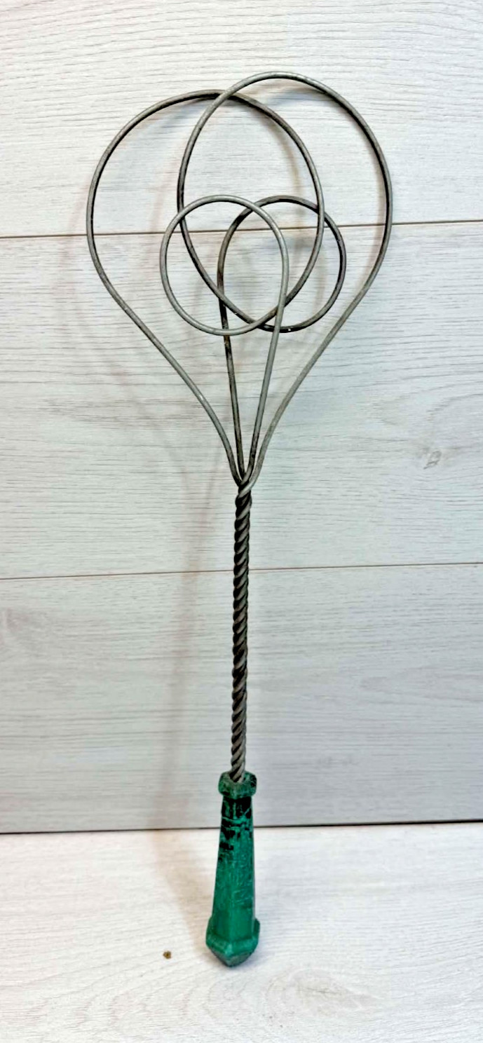 Vintage Wire Carpet Rug Beater Green Turned Wood Handle Rustic Farmhouse Decor