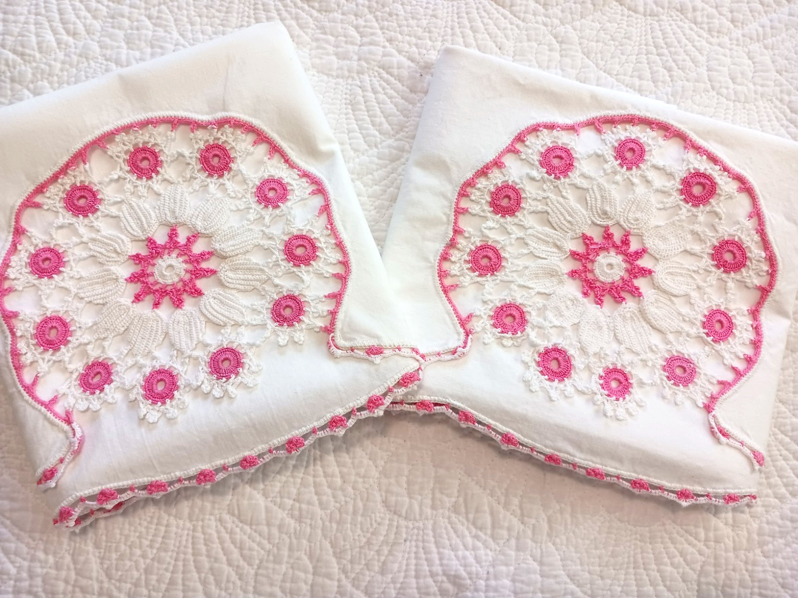Pair Pretty Vtg White Pillowcases Trimmed w Pink & White Crochet Medallion Lace