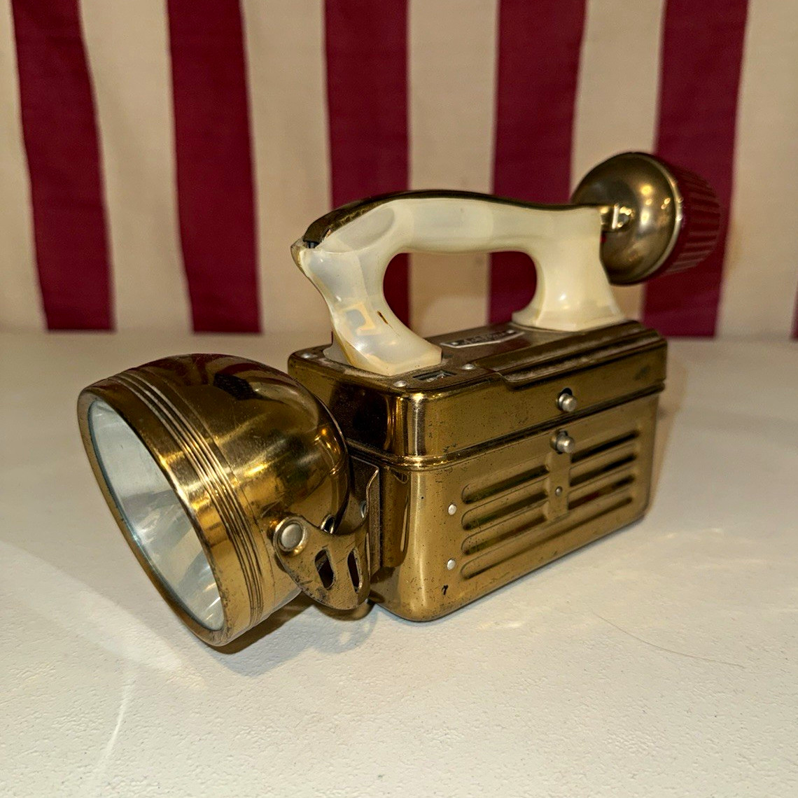 Vintage Ash Flash Emergency Lantern Spotlight Red Warning Beacon Flashlight NO-T Vintage Ash Flash Emergency Lantern Spotlight Red Warning Beacon Flashlight NO-T