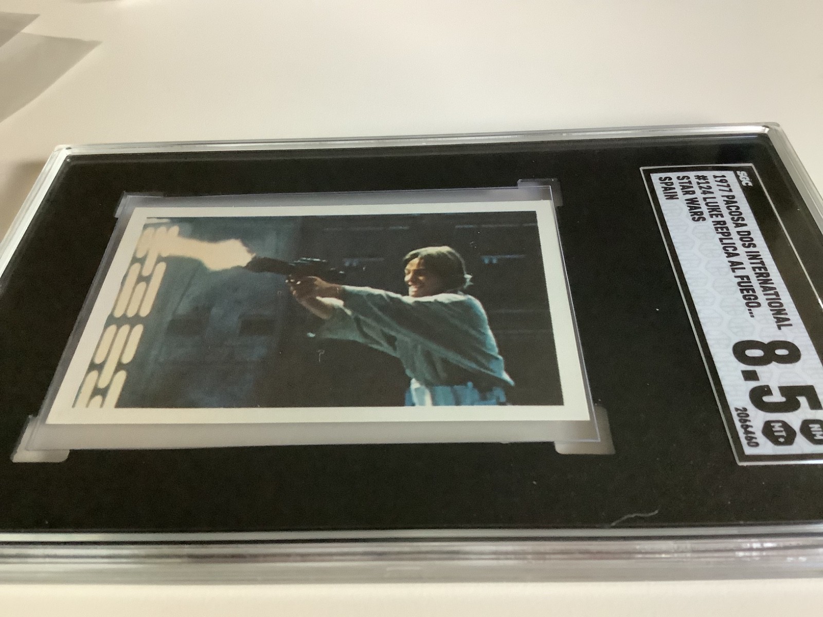 1977 PACOSA DOS LA GUERRA DE LAS GALAXIAS (STAR WARS) LUKE SKYWALKER 124 SGC 8.5