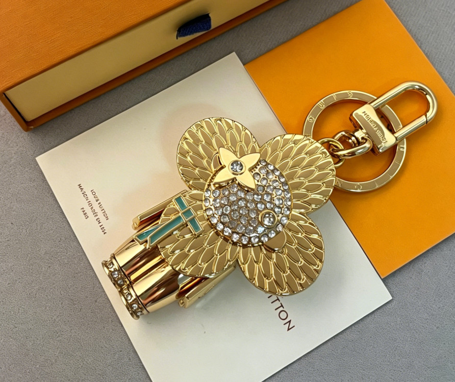 Cute Flower Shaped Keychain Bag Charm with Sparkling Crystals, Gold Tone Metal Cute Flower Shaped Keychain Bag Charm with Sparkling Crystals, Gold Tone Metal