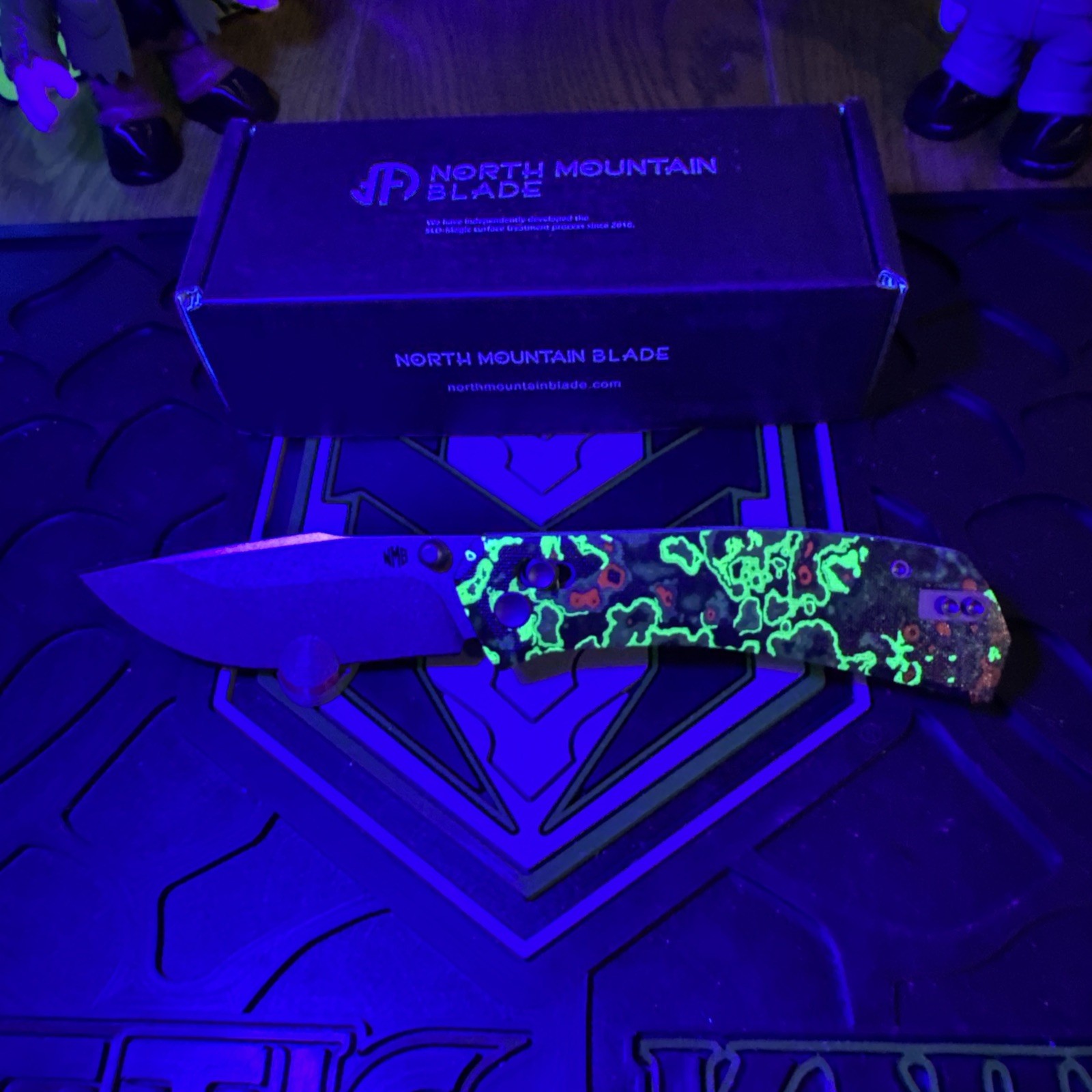 North Mountain Blade Yamainu – Limited Edition Zombie Virus Glow. Bar Lock North Mountain Blade Yamainu – Limited Edition Zombie Virus Glow. Bar Lock