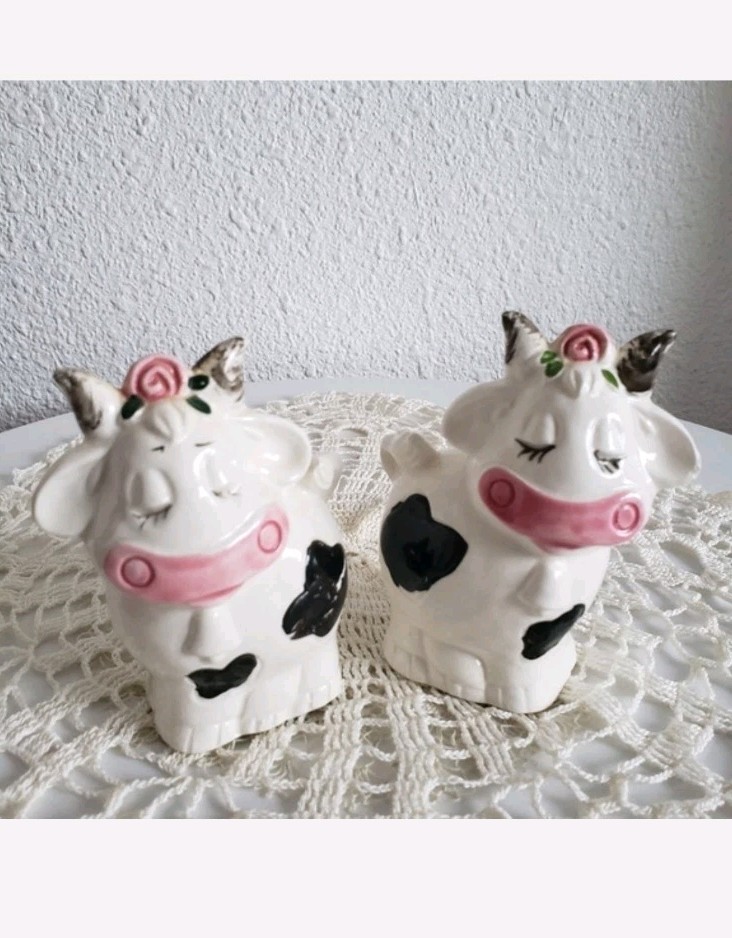 Vintage Cow Salt and Pepper Shakers Cows Country Retro Made In Japan
