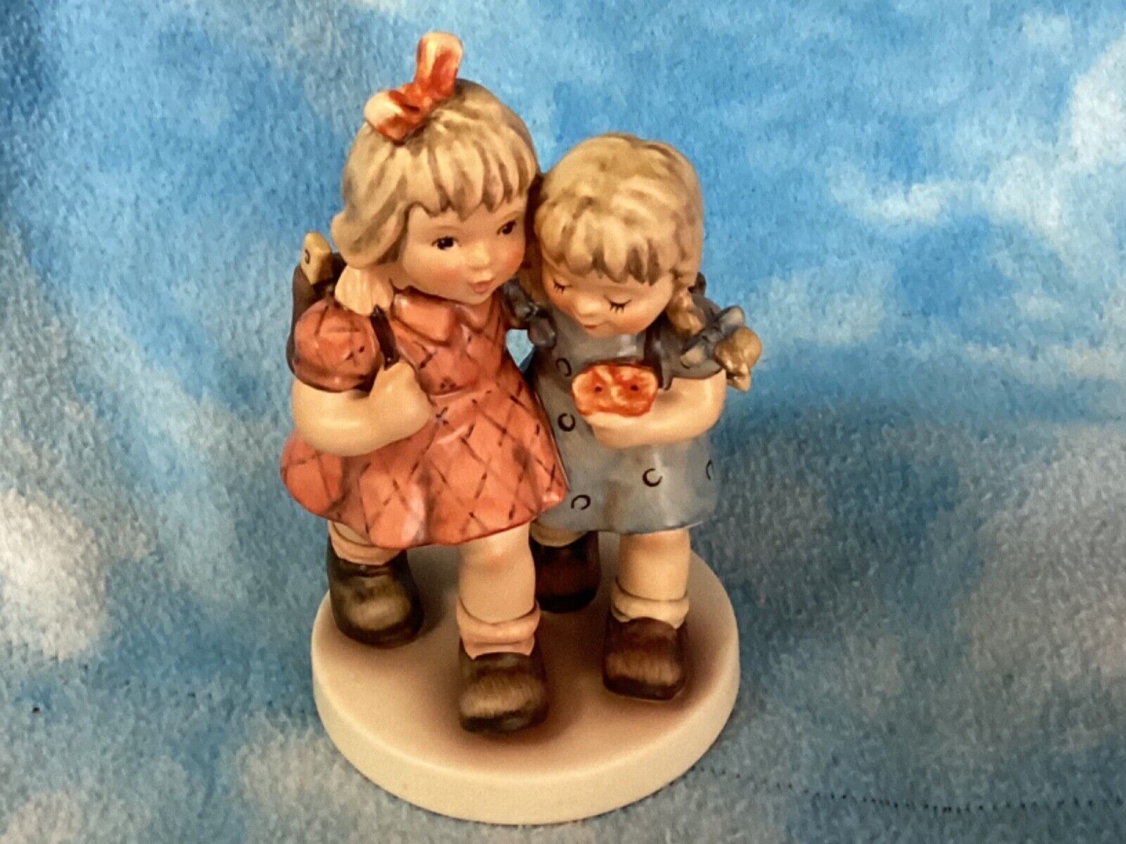 Hummel figurine Best Friends with box 5.50 inches tall