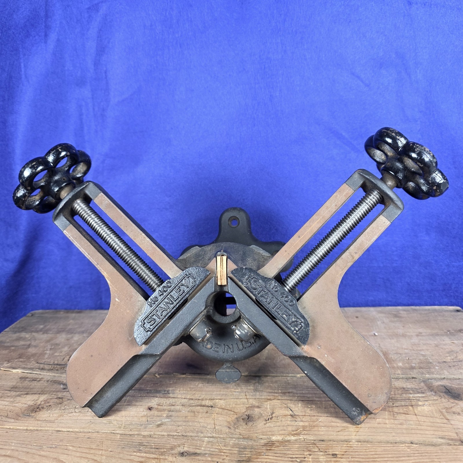 Vintage Stanley No. 400 Cast Iron Mitre Vice, Tilts, Rotates - Picture Framing Vintage Stanley No. 400 Cast Iron Mitre Vice, Tilts, Rotates - Picture Framing