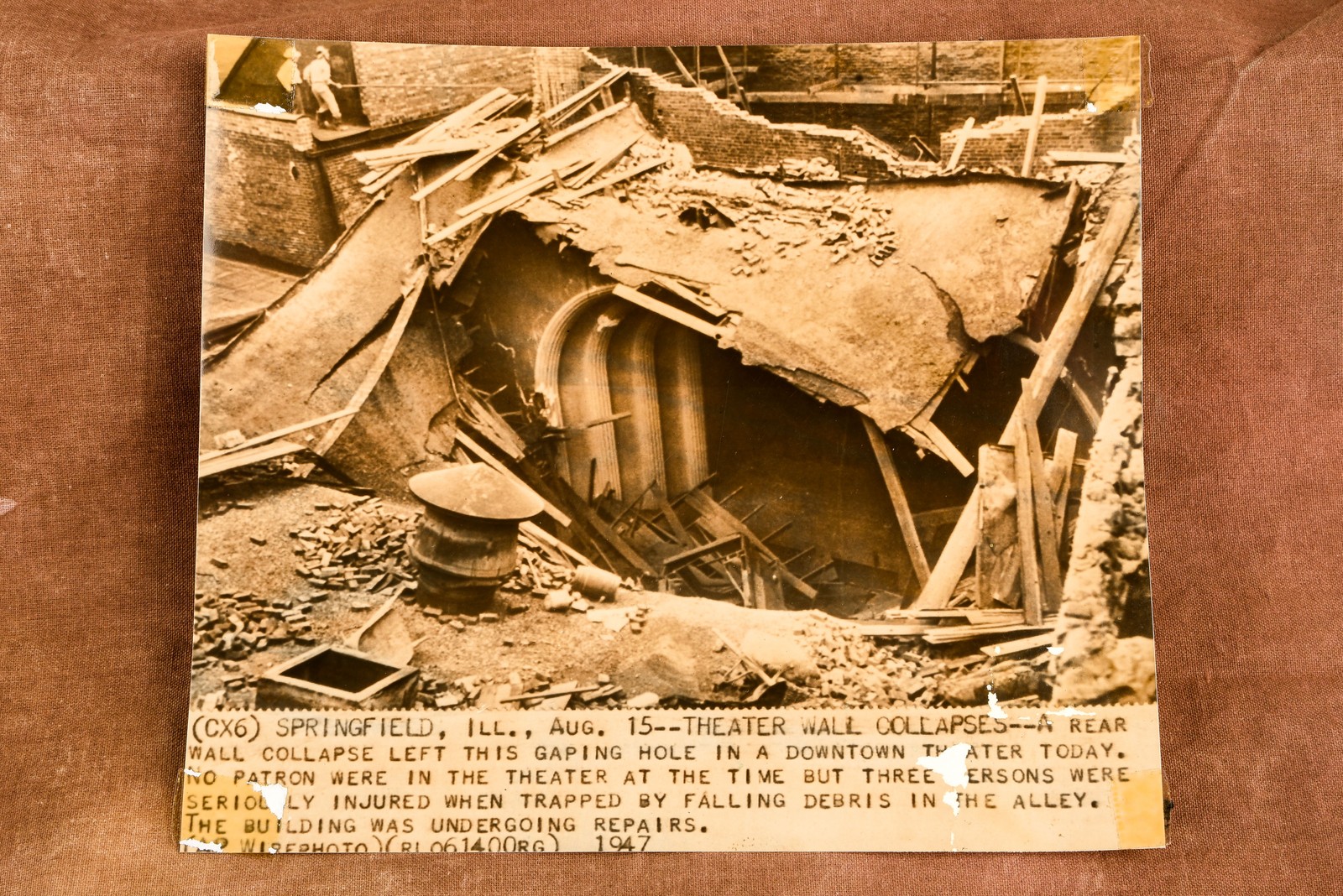 Springfield IL Theater Wall Collapse 6¼x5½ 1947 AP Wire Photo V39