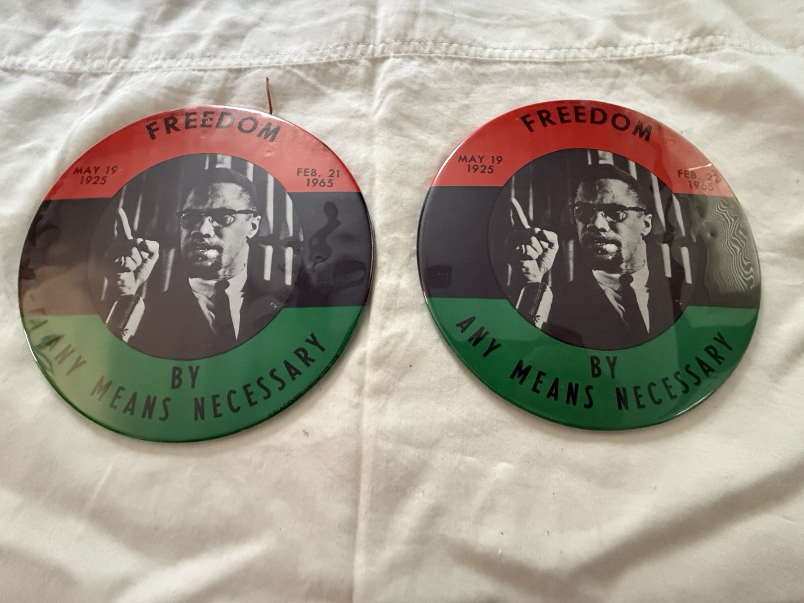 1x Vtg 1970s Malcolm X “ Freedom By Any Means Necessary Memorial Pinback. 1x Vtg 1970s Malcolm X “ Freedom By Any Means Necessary Memorial Pinback.