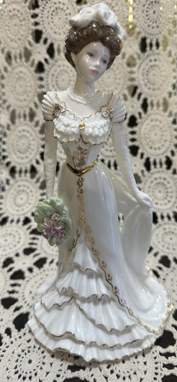 COALPORT BONE CHINA LADY FIGURINE CHARLOTTE A ROYAL DEBUT LTD ED PERFECT COALPORT BONE CHINA LADY FIGURINE CHARLOTTE A ROYAL DEBUT LTD ED PERFECT