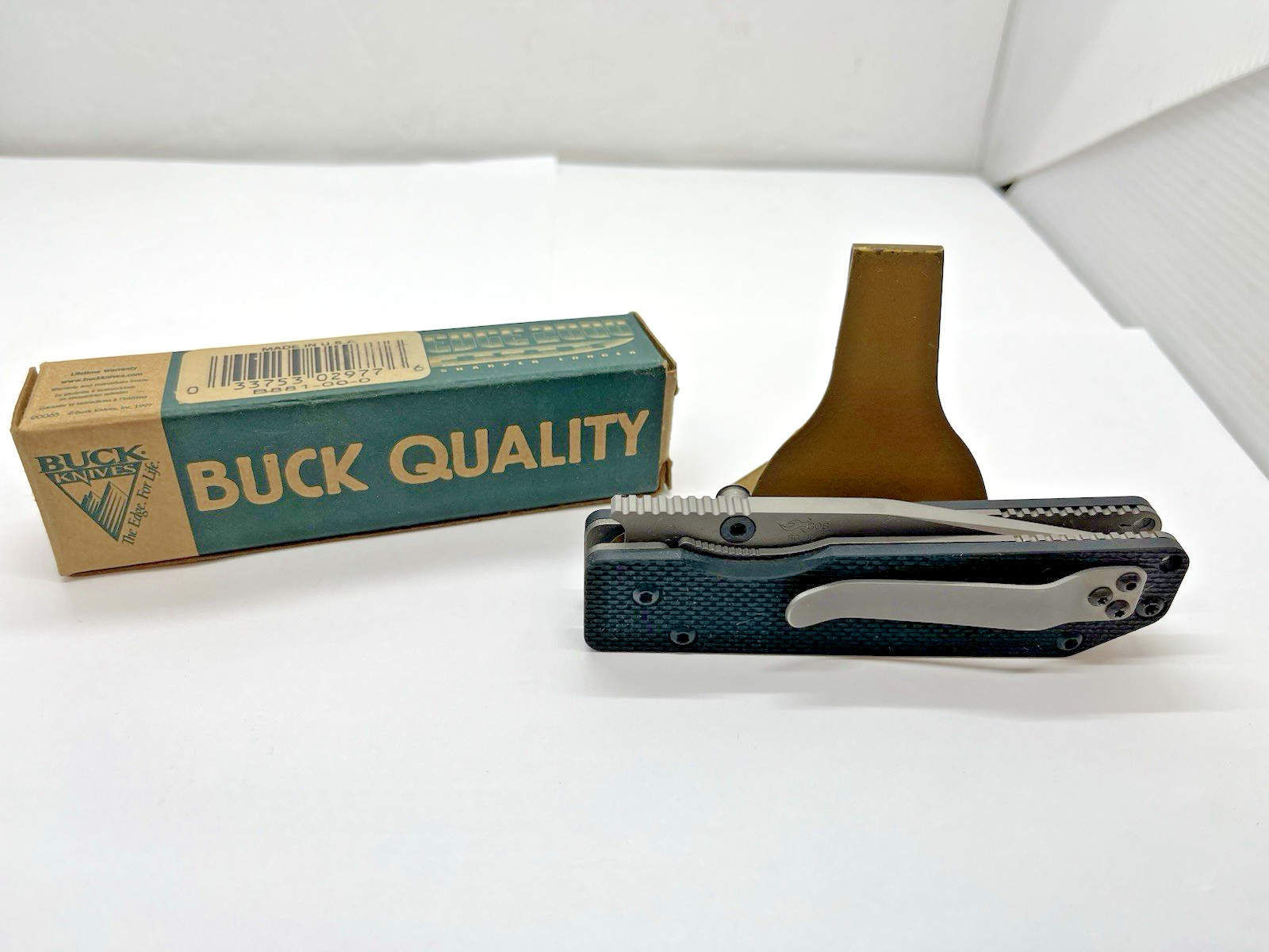 Buck Knife B881-00-0  New in Box, Cica 2001, Made in the the USA