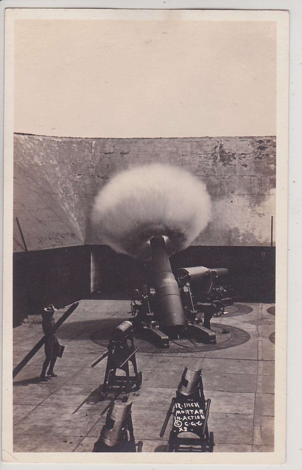 WW1 12-INCH MORTAR IN-ACTION.   ANTIQUE REAL PHOTO POSTCARD