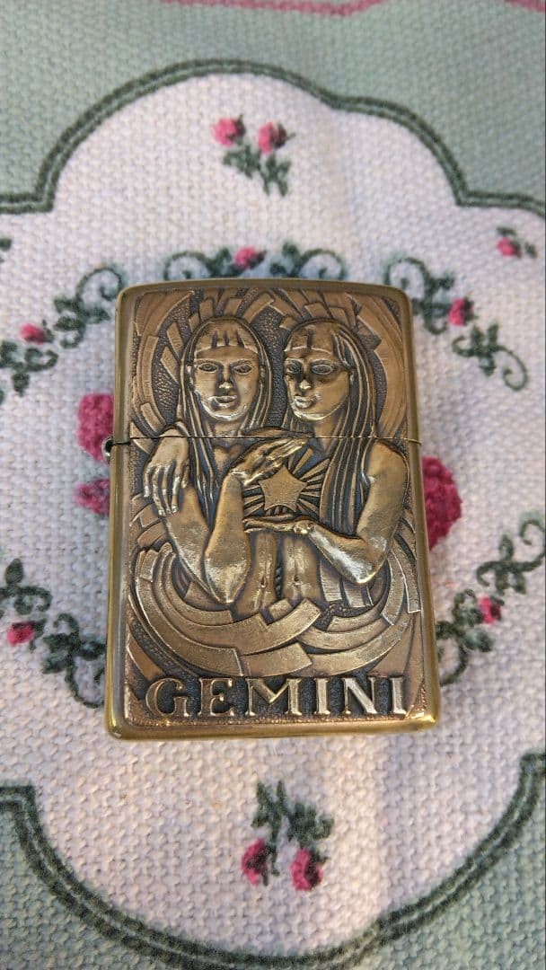 Zippo GEMINI Isletta Casino 2000 Relief Twin Zodiac Collectible