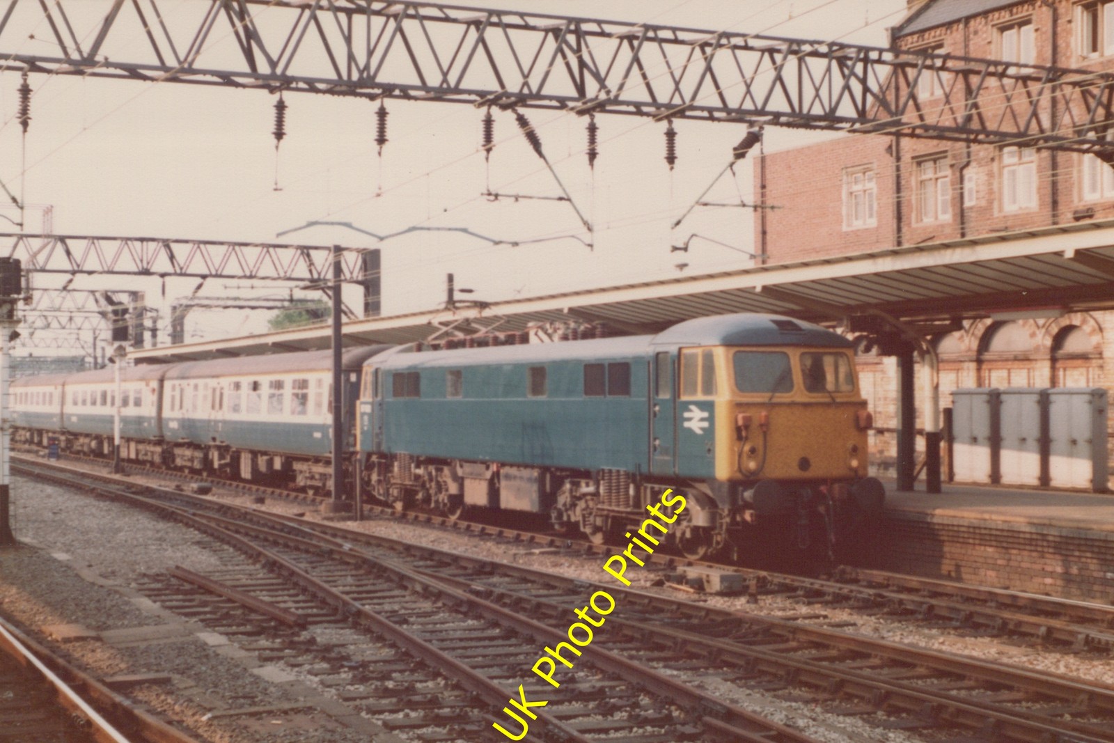 Railway Photo 6x4 BR Blue - Class 87 87??? arrival at Crewe c1978 Railway Photo 6x4 BR Blue - Class 87 87??? arrival at Crewe c1978