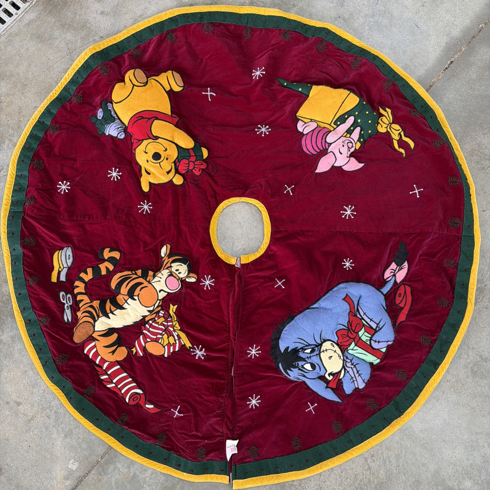 Vtg Disney Winnie the Pooh Christmas Tree Skirt 43