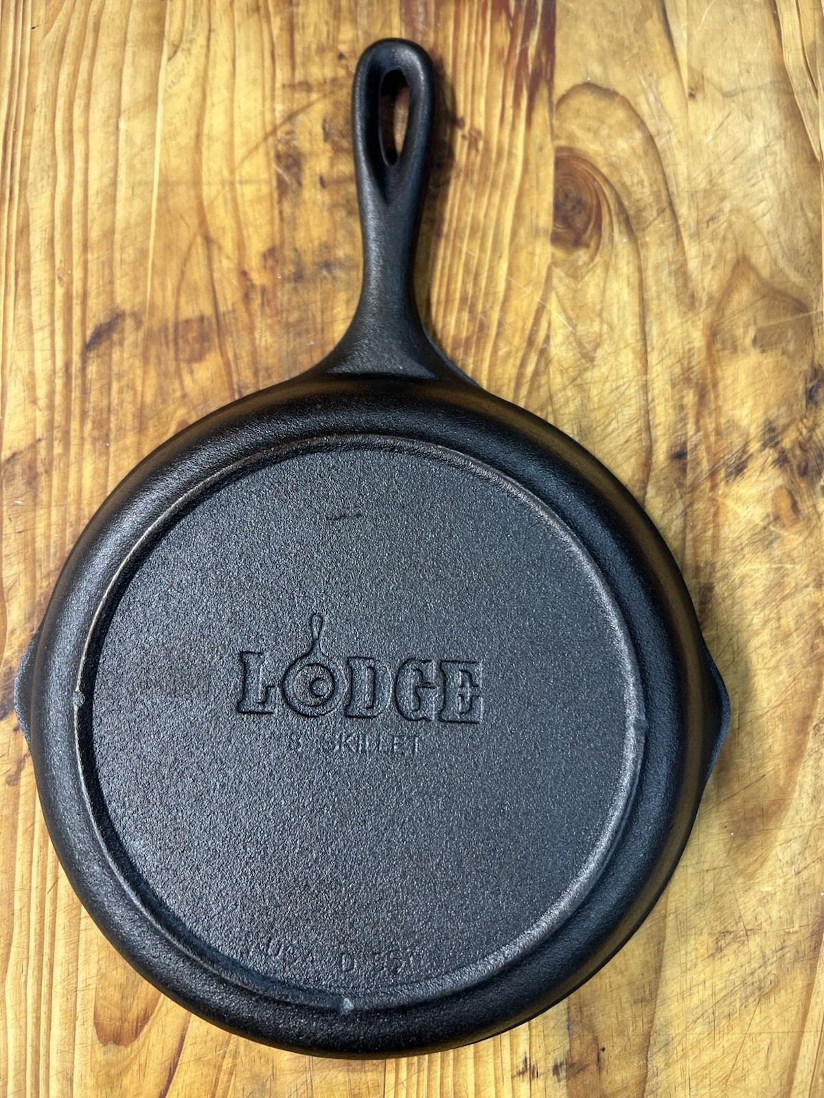 Restored No 6 3 Notch Lodge Cast Iron Skillet With Egg Logo Made 1973-1992 Restored No 6 3 Notch Lodge Cast Iron Skillet With Egg Logo Made 1973-1992