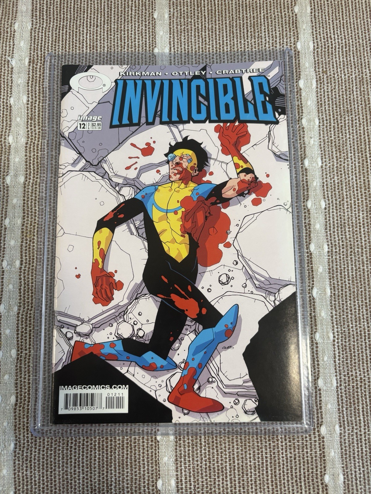 Invincible #12 Omni Man V. Invincible (Image Comics April 2004) Low Print Run Invincible #12 Omni Man V. Invincible (Image Comics April 2004) Low Print Run