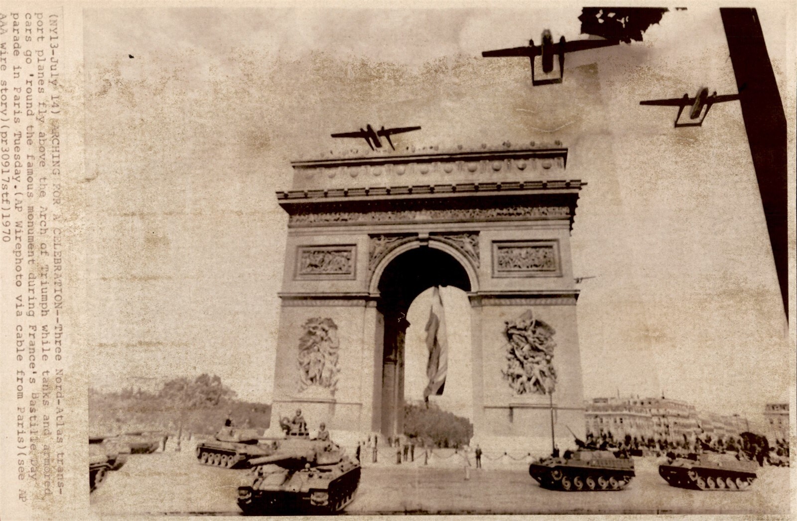 LG1 1970 AP Wire Photo MARCHING FOR A CELEBRATION ARC DE TRIOMPHE BASTILLE DAY LG1 1970 AP Wire Photo MARCHING FOR A CELEBRATION ARC DE TRIOMPHE BASTILLE DAY