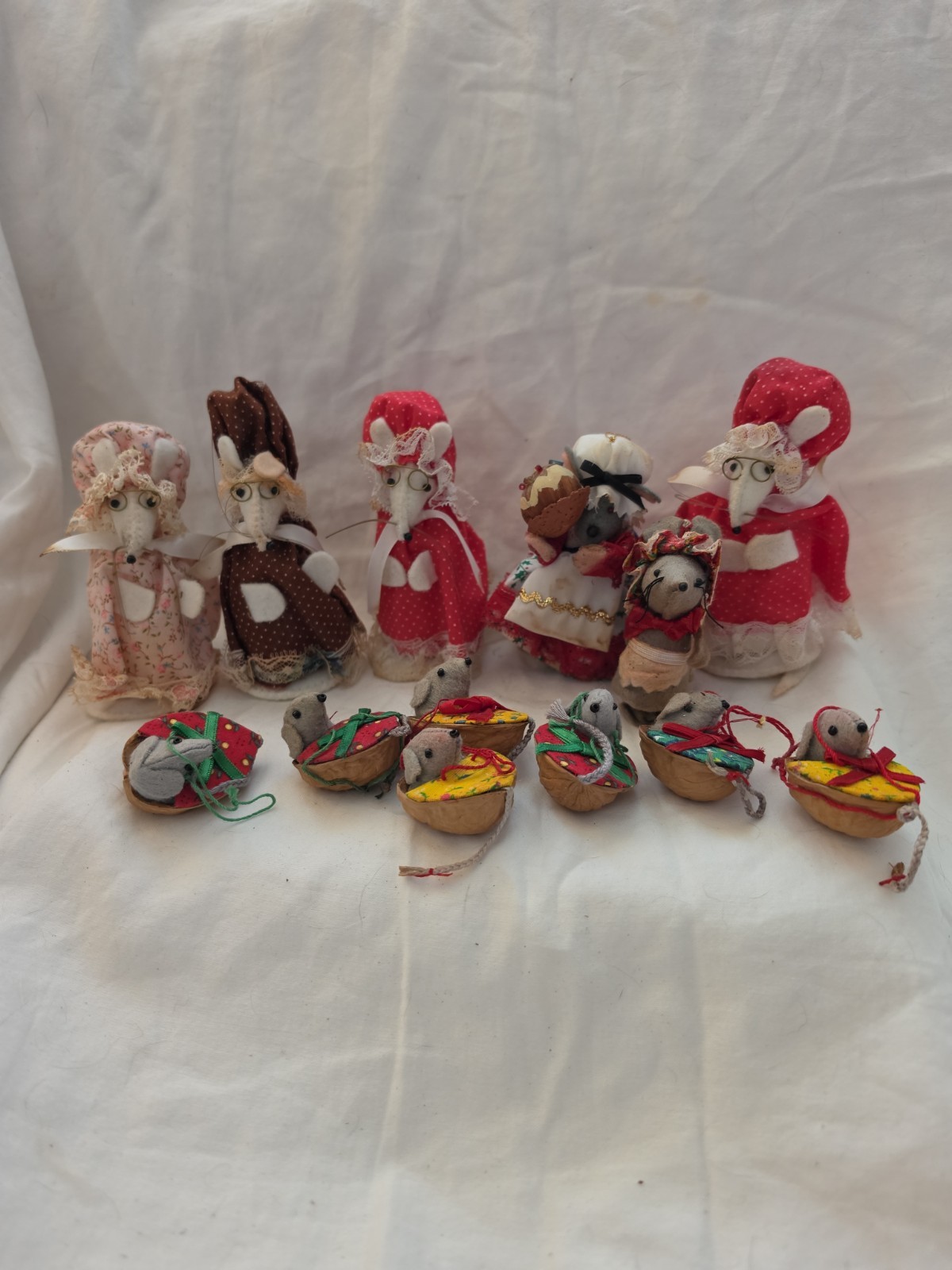 Vintage Handmade Christmas Mice Ornaments Lot Dressed Felt Mice Walnut Shell Bed