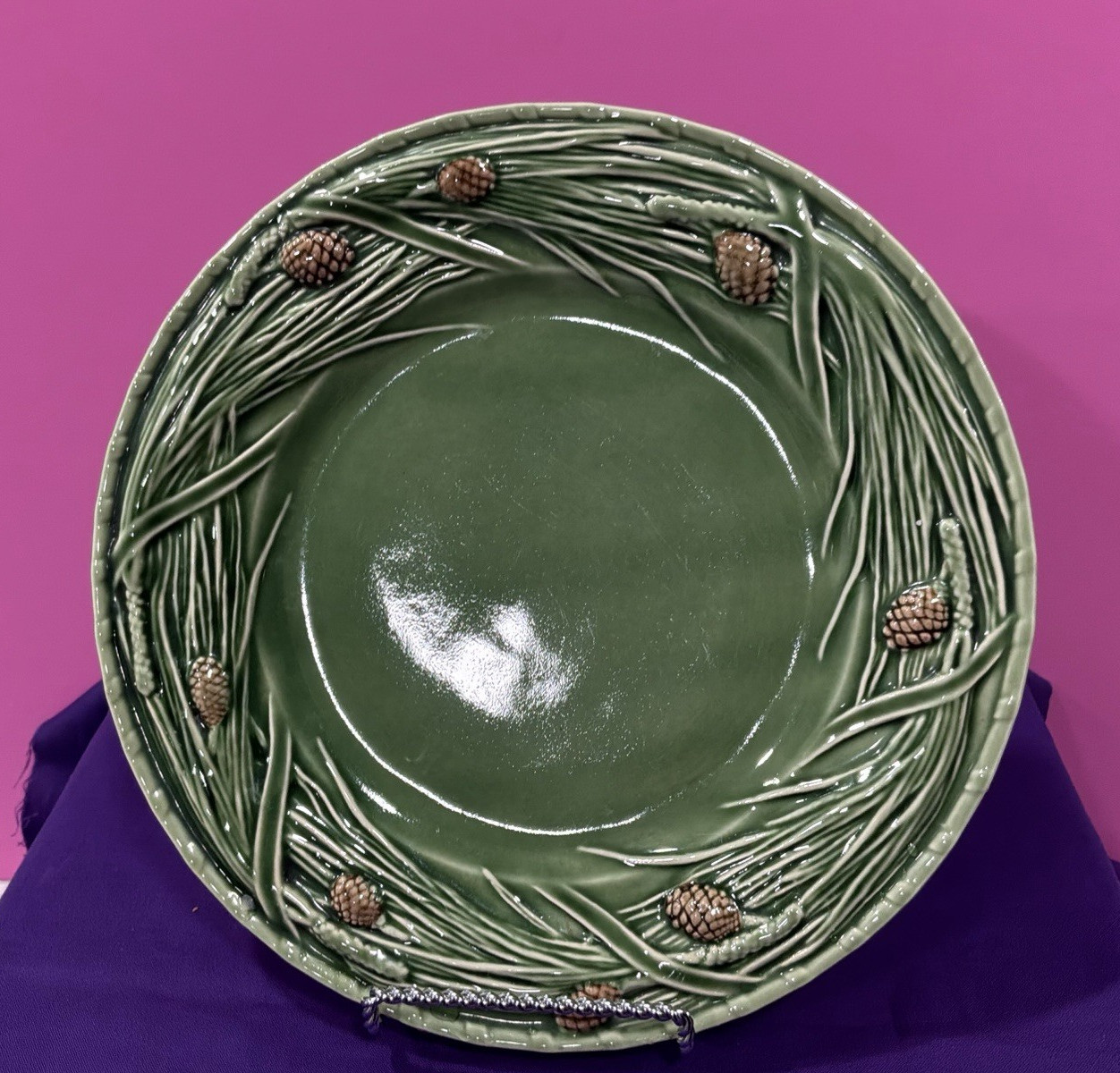Bordallo Pinheiro Pine Green Collection Green Dinner Plate Brown Pinecones