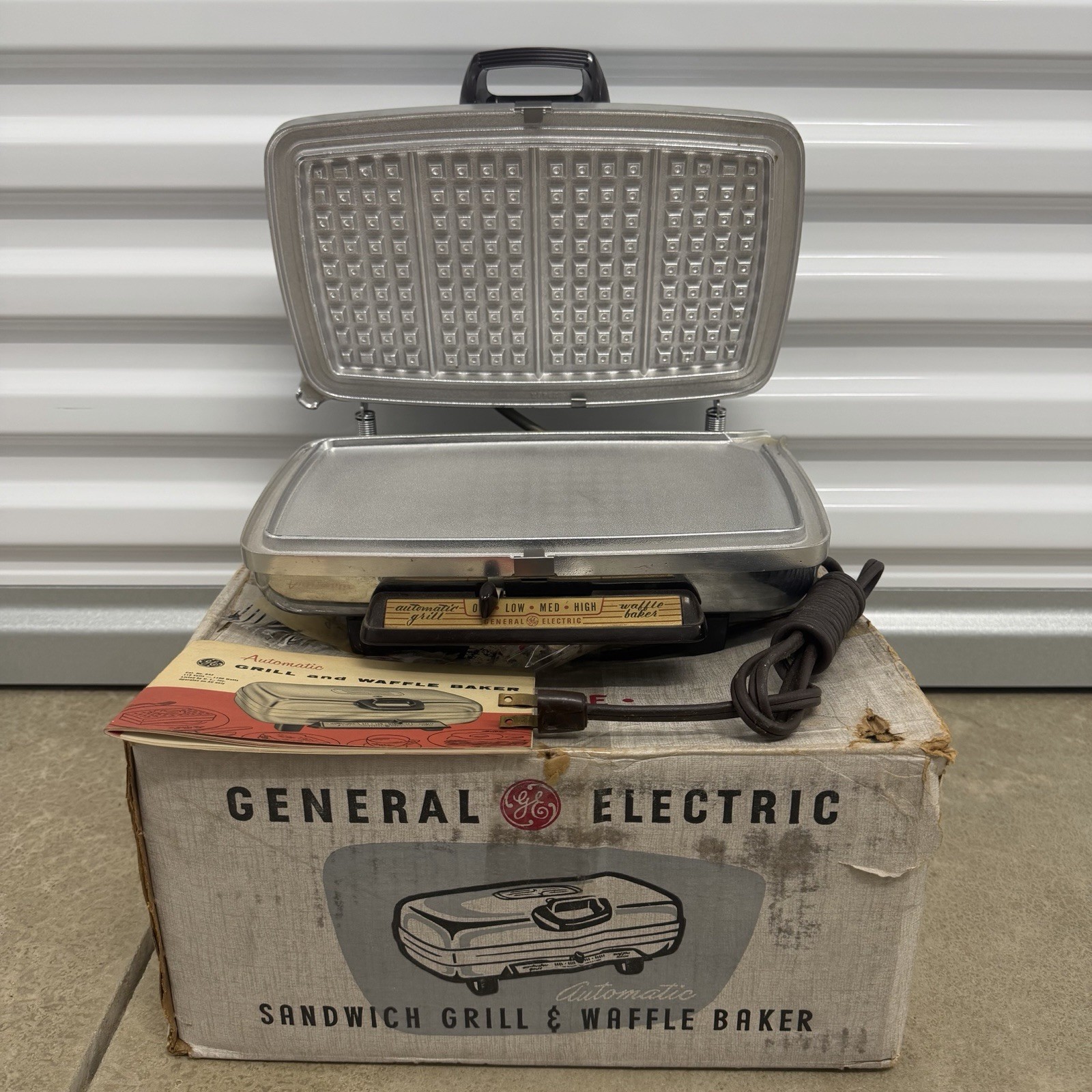 Vintage MCM NOS GE General Electric 14G42 Chrome Automatic Grill Waffle Box