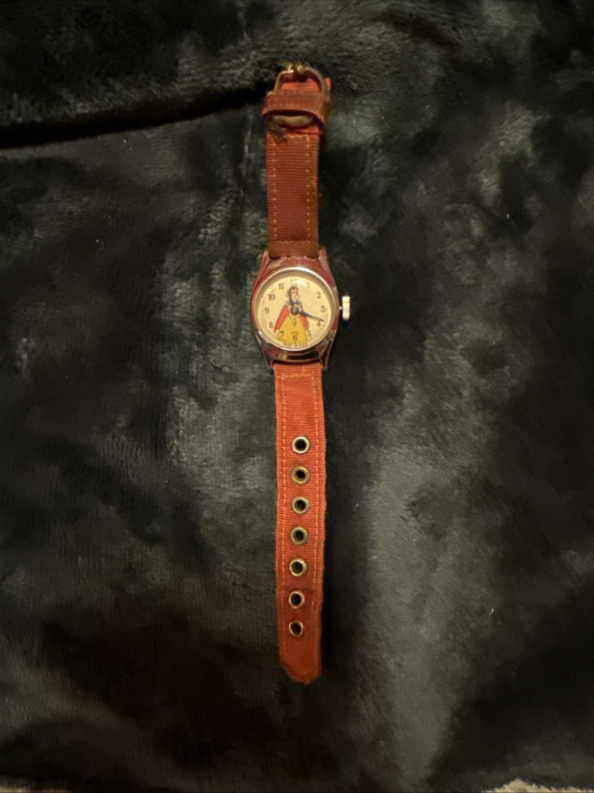 vintage 1950s/1960s Walt Disney Snow White mechanical wristwatch (damaged band) vintage 1950s/1960s Walt Disney Snow White mechanical wristwatch (damaged band)