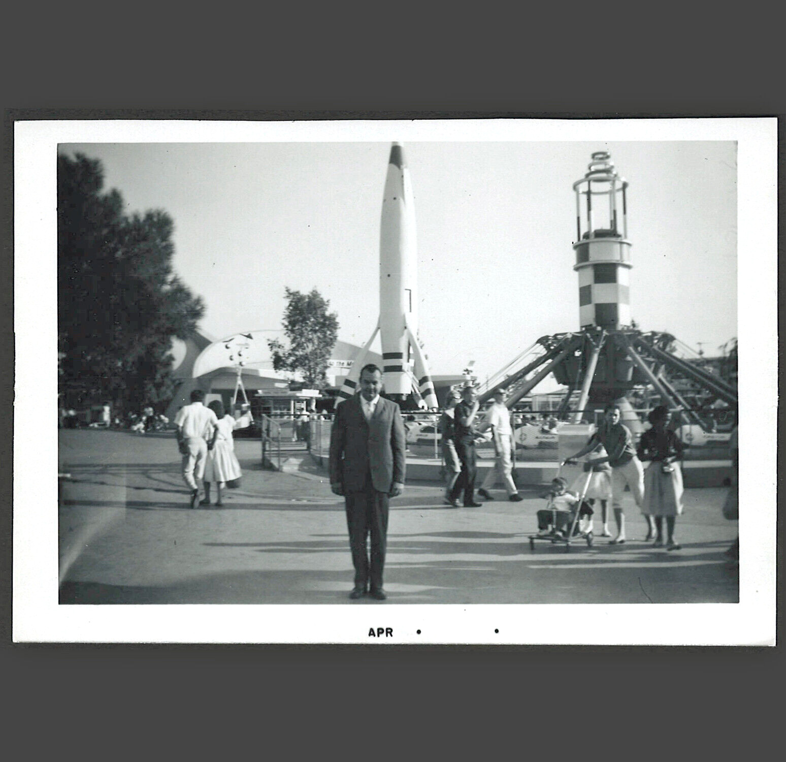 c1962 Original Disneyland Snapshot Tomorrowland Rocket to the Moon Rocket Jets c1962 Original Disneyland Snapshot Tomorrowland Rocket to the Moon Rocket Jets