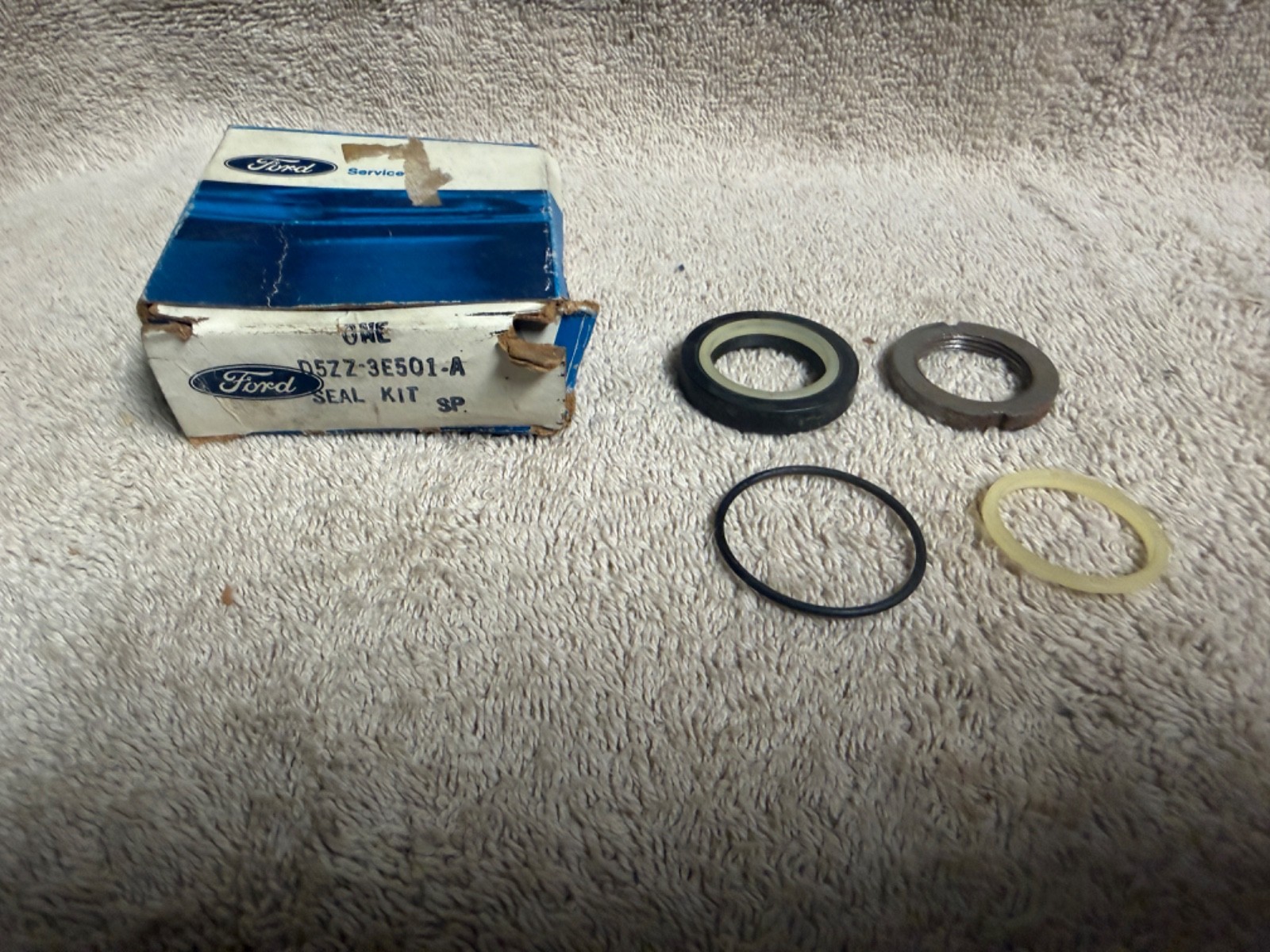 NOS FORD D5ZZ-3E501-A 1974-76 MUSTANG PINTO STEERING SECTOR SHAFT SEAL KIT