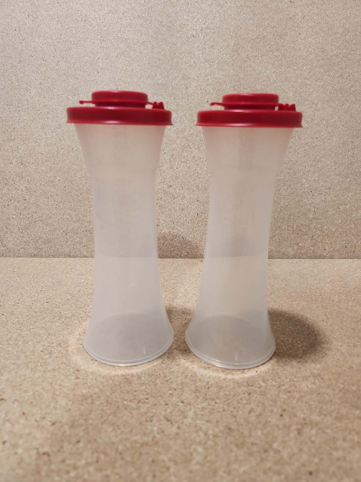 Tupperware Large Hourglass Salt and Pepper Shaker Set In Fiesta Red Brand New