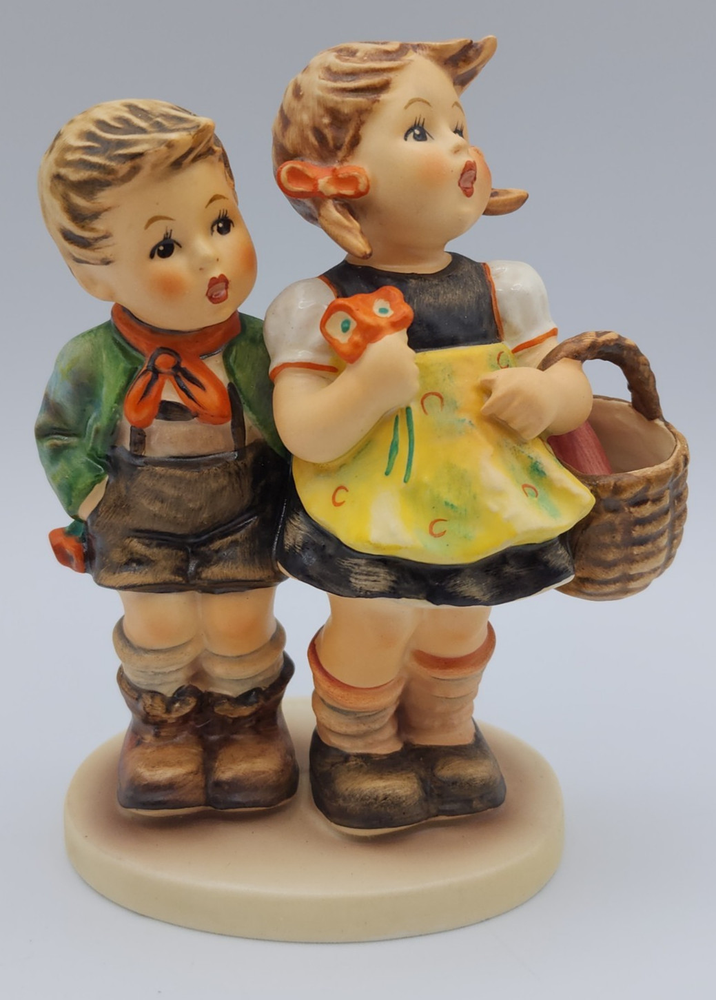 Goebel Hummel #49/0 To Market ca 5 1/4\