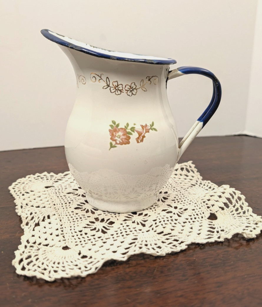 Vintage TrEs Monterrey Mexico Enamelware Pitcher Floral Blue Rim Farmhouse 5\