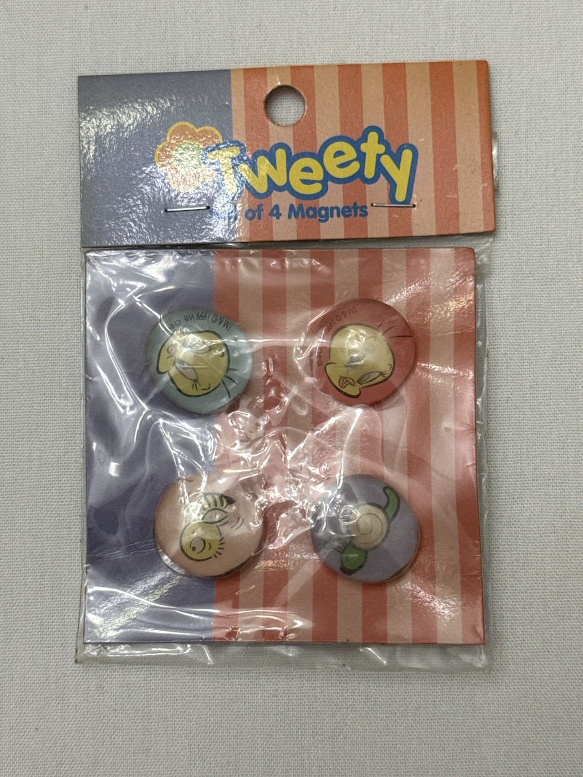 VTG 1999 Tweety Bird 4-Piece Magnet Set Warner Bros Studio Store Sealed NOS VTG 1999 Tweety Bird 4-Piece Magnet Set Warner Bros Studio Store Sealed NOS