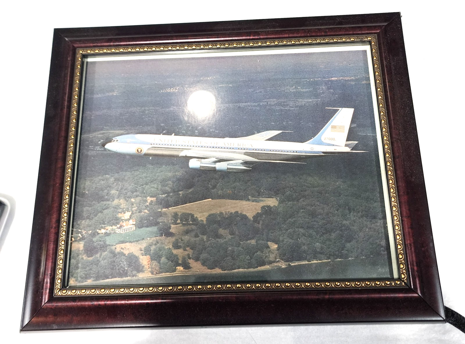 Framed Vintage Air Force One over Mt Vernon Photo Print 12x10 Ken Hackman VC137C Framed Vintage Air Force One over Mt Vernon Photo Print 12x10 Ken Hackman VC137C