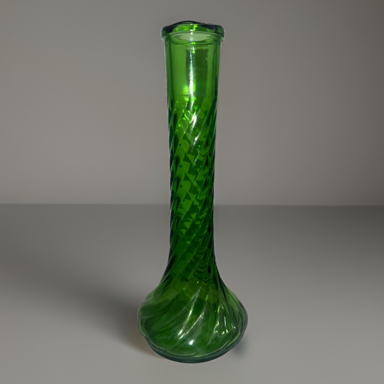 Vintage Hoosier Glass 4091 Emerald Green Spiral Swirl Twist Vase 9” USA Vintage Hoosier Glass 4091 Emerald Green Spiral Swirl Twist Vase 9” USA